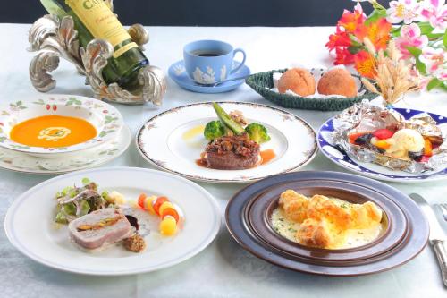 ホテルの敷地内または近くでの食事または食べ物
