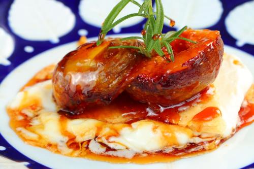 ホテルの敷地内または近くでの食事または食べ物
