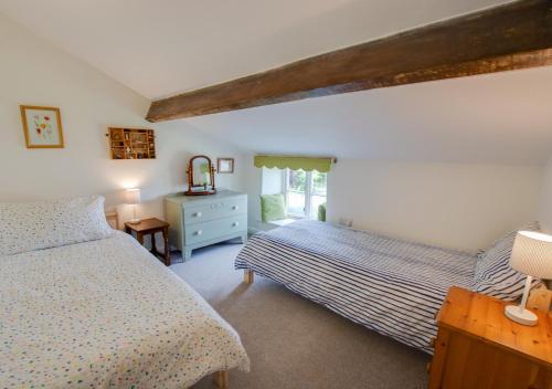 a bedroom with two twin beds and a dresser at Lyncroft in Aysgarth