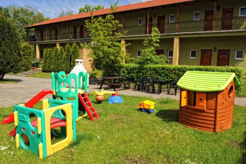 Zona de joacă pentru copii de la Ośrodek Wypoczynkowy Alcest