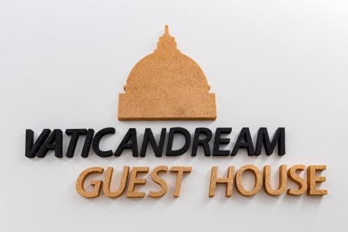 um sinal que lê a casa de hóspedes kathmandu em VATICANDREAM GUEST HOUSE em Roma