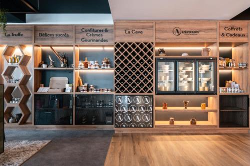a coffee shop with a display case in a room at Novotel Chartres in Chartres