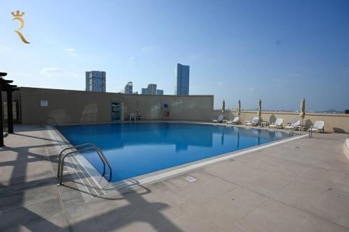 Bazén v ubytování Ace 1BR-Apartment in Al reem nebo v jeho okolí