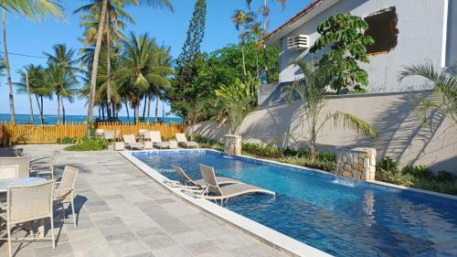 Swimmingpoolen hos eller tæt på Residencial Taormina - apartamento à beira-mar novinho!