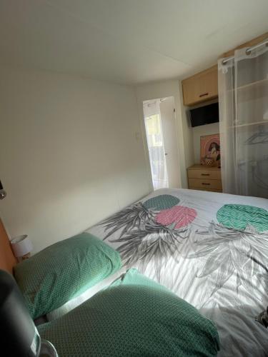 Katil atau katil-katil dalam bilik di Camping des Acacias