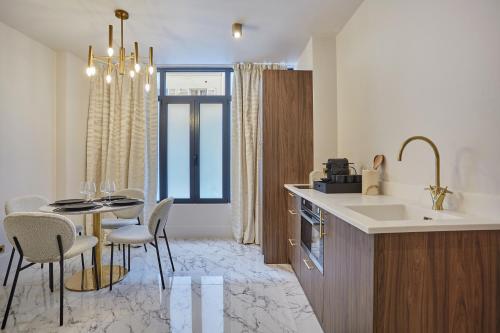 Apart hotel Louvre museum by Studio prestige