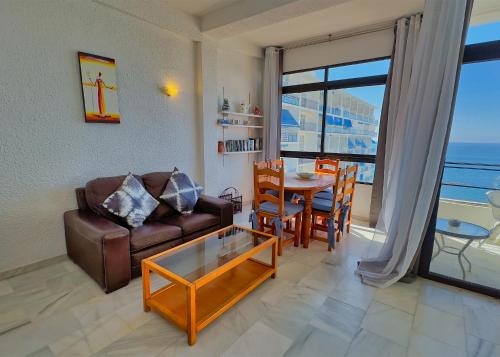 Skol 935 - Cozy 2-Bedroom Apartment with Amazing Sea Views