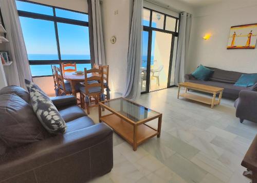 Skol 935 - Cozy 2-Bedroom Apartment with Amazing Sea Views