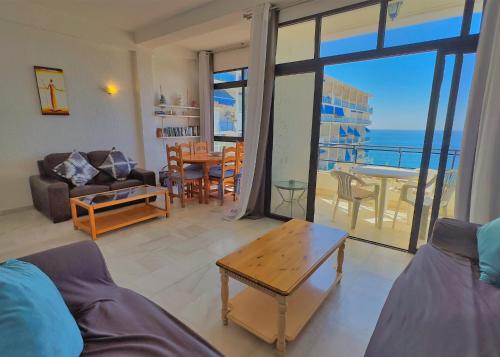 Skol 935 - Cozy 2-Bedroom Apartment with Amazing Sea Views