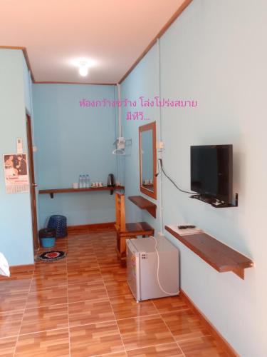 Televisyen dan/atau pusat hiburan di ต.รัตน รีสอร์ท