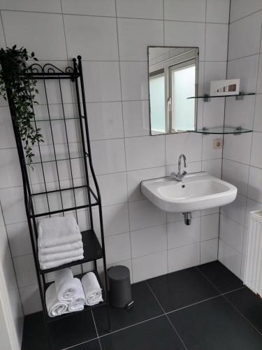 Phòng tắm tại Huisje nr. 18 met jacuzzi