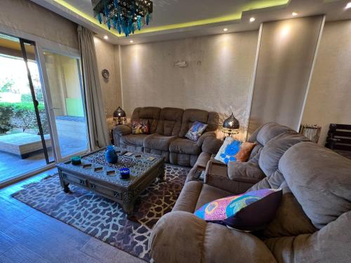 Chalet in Mountain View Sokhna 1 luxurious with garden 3 bedrooms with AC, 2 bathrooms, heated pool, families only