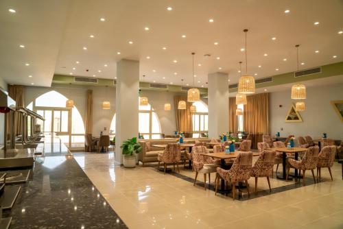 Posezení v ubytování Azal Lagoons Resort Abu Simbel