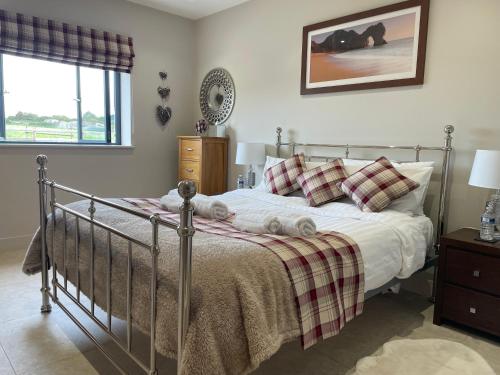 a bedroom with a bed and a window at The Paddocks - Spacious annexe with rural outlook. in Wareham