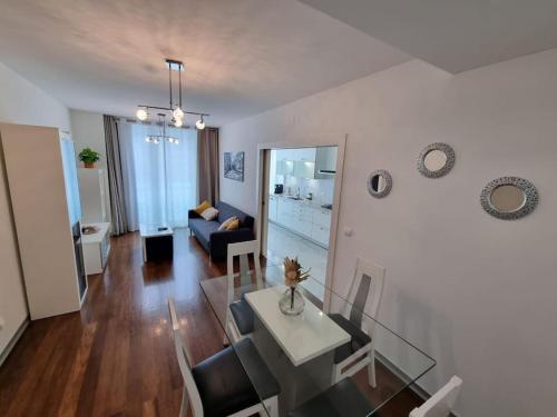 Funchal Centrum - La Vie Apartment with Parking! by Rentallido