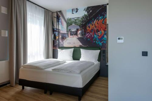 En eller flere senge i et værelse på Vienna House Easy by Wyndham Berlin Potsdamer Platz