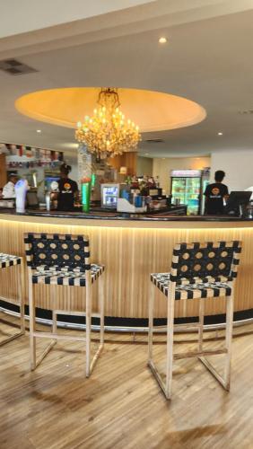 Лаундж или бар в Umhlanga Breakers Resort