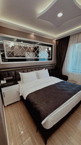 Кровать или кровати в номере YILDIZ OTEL