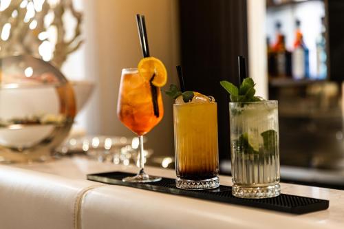 three drinks on a tray on a table at Papillo Hotels & Resorts Roma in Rome