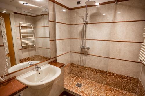 a bathroom with a sink and a shower at Papillo Hotels & Resorts Roma in Rome