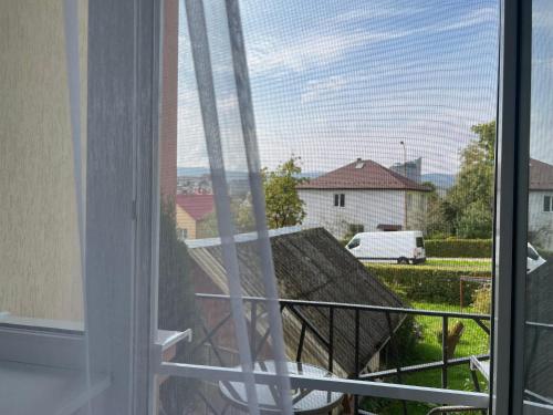 an open window with a view of a house at Готель «У Батька» in Truskavets