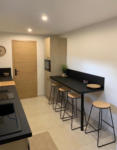 Photo de la galerie de l'établissement Chambres d hôtes au calme avec piscine et jacuzzi, à Valros
