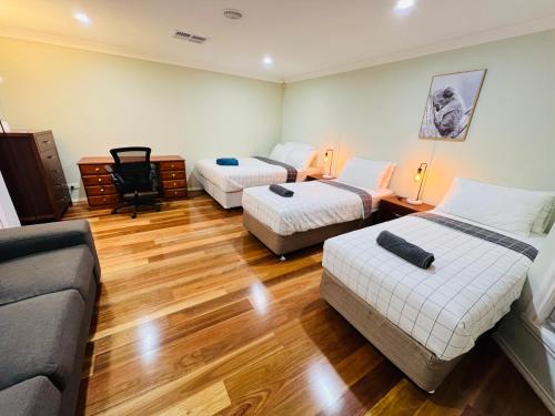 Gallery image of Spacious 6 Bedroom Holiday Home 15 Min Away From Melbourne Airport in Sydenham