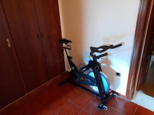 a black exercise bike parked in a room at Apartament Gran Pirineu in Montferrer