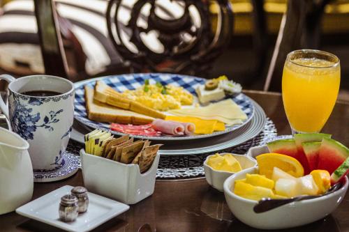 a table with a plate of breakfast food and a glass of orange juice at Casa Madre Tierra in Valle de Anton