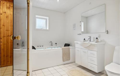 Koupelna v ubytování Stunning Home In Frvang With Kitchen