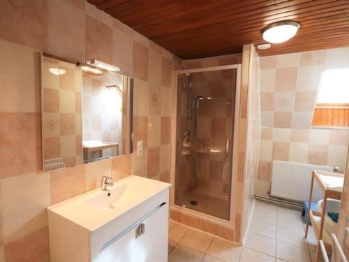 Kúpeľňa v ubytovaní Gîte Drugeac, 4 pièces, 5 personnes - FR-1-742-19