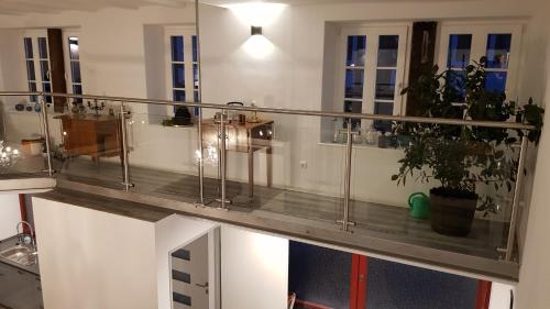 a glass counter in a room with a mirror at FeWo Steingasse in Schwalmstadt