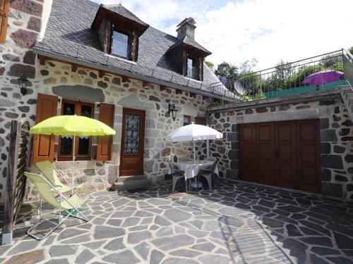Gîte Thiézac, 3 pièces, 4 personnes - FR-1-742-74