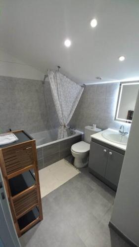 Photo de la galerie de l'établissement Appartement 70 m2 - Terrasse et Jardin privatifs, à Mouguerre