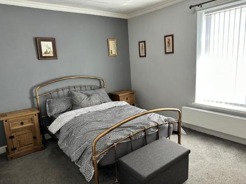 een slaapkamer met een bed, een stoel en een raam bij Idyllic Retreat in Dalton-In-Furness Sleeps 3! in Dalton in Furness