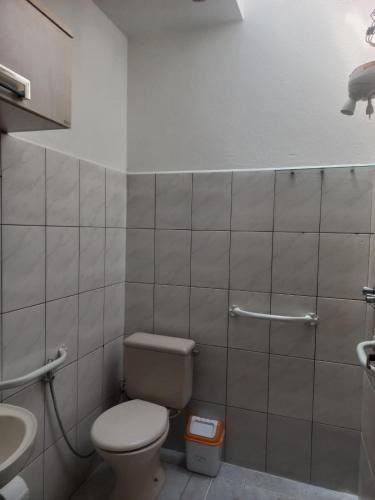 a bathroom with a toilet and a sink at Suits - Canto do sabia in Brotas