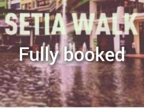 Una señal que dice que Sittia quería totalmente inundada en SetiaWalk Pusat Bandar puchong, en Puchong