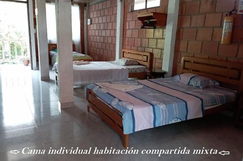 Una cama o camas en una habitación de Hostal Ariantiy