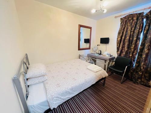 Postel nebo postele na pokoji v ubytování Aron Guest House