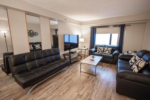 Χώρος καθιστικού στο Stay Together Suites on The Strip - 2 Bedroom Condo 926