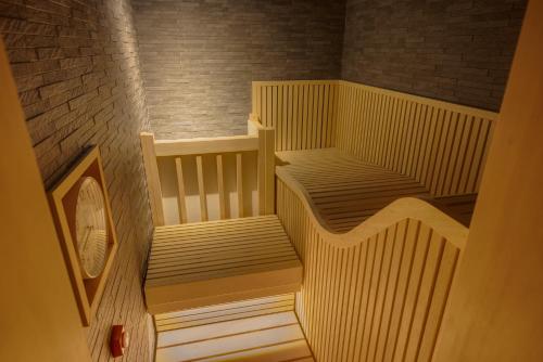 an empty sauna with two benches in a room at UreshinoOnsen URESHINO YADOYA in Ureshino