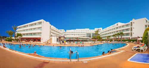 a large swimming pool in a resort with buildings at Servigroup Marina Playa in Mojácar