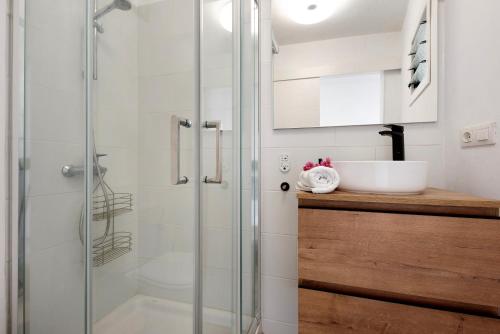 a bathroom with a shower and a sink at Ático La Dehesa in Puerto de la Cruz