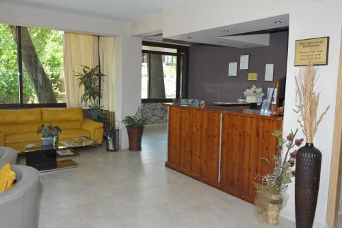 Un lugar para sentarse en Minaides Hotel