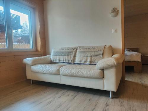 Un lugar para sentarse en Casa LeYu mitten in Ruschein