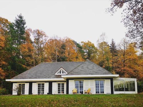 Maison Canadienne dans la forêt