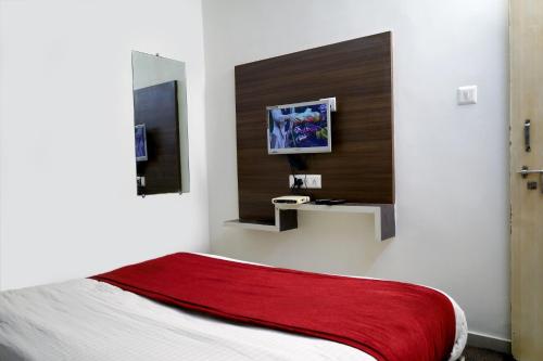 En eller flere senge i et værelse på Hotel Satluj