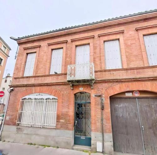 LE PIQUE DE FALGUIERE - Centre - Gare - Netflix photo 20
