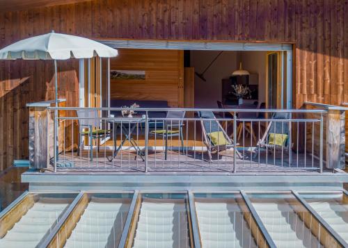 Un balcón o terraza en Gastler Chalet