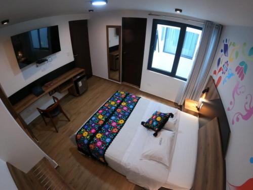 - Vistas a un dormitorio con cama en Platero Hotel en Ayacucho